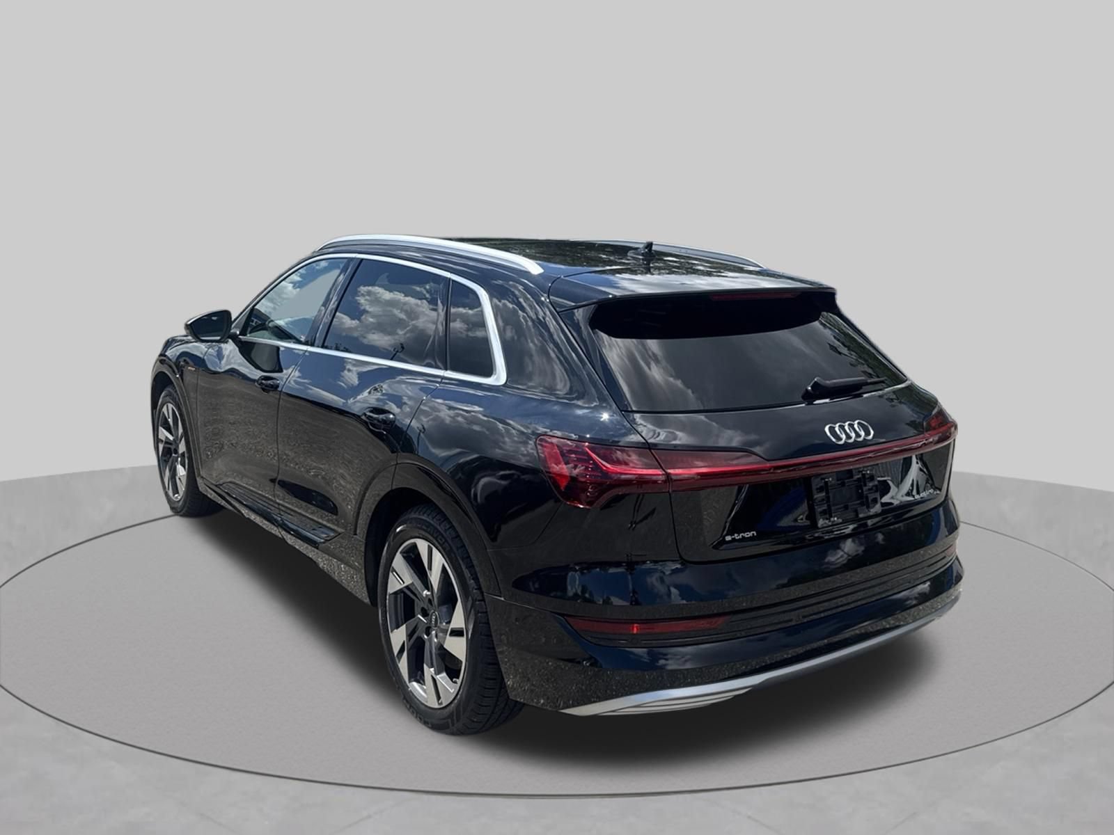 Used 2022 Audi e-tron Premium Plus AWD/4WD image 11