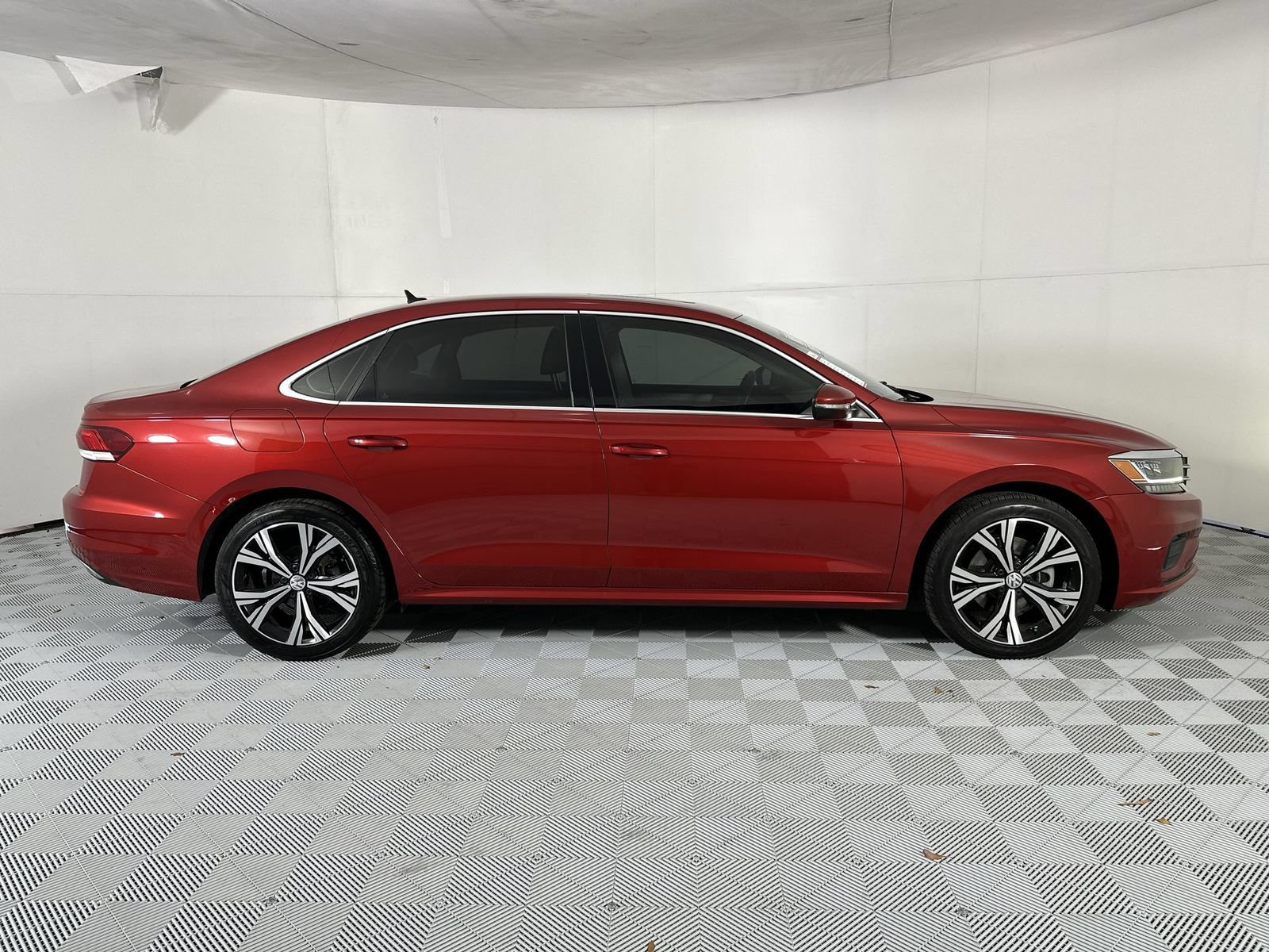 Used 2022 Volkswagen Passat 2.0T SE FWD image 9