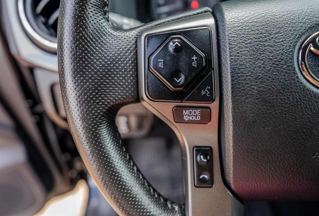 Used 2023 Toyota Tacoma TRD Off-Road w/ Technology Package AWD/4WD image 16