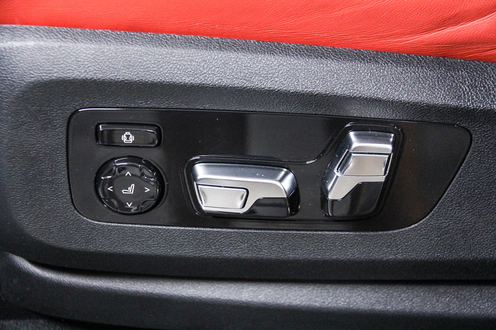 Used 2023 BMW X5 M w/ Competition Package image 21