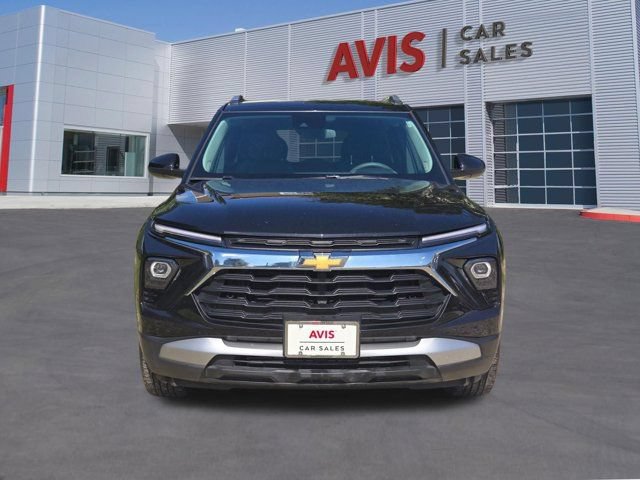 Used 2025 Chevrolet TrailBlazer LT AWD/4WD image 2