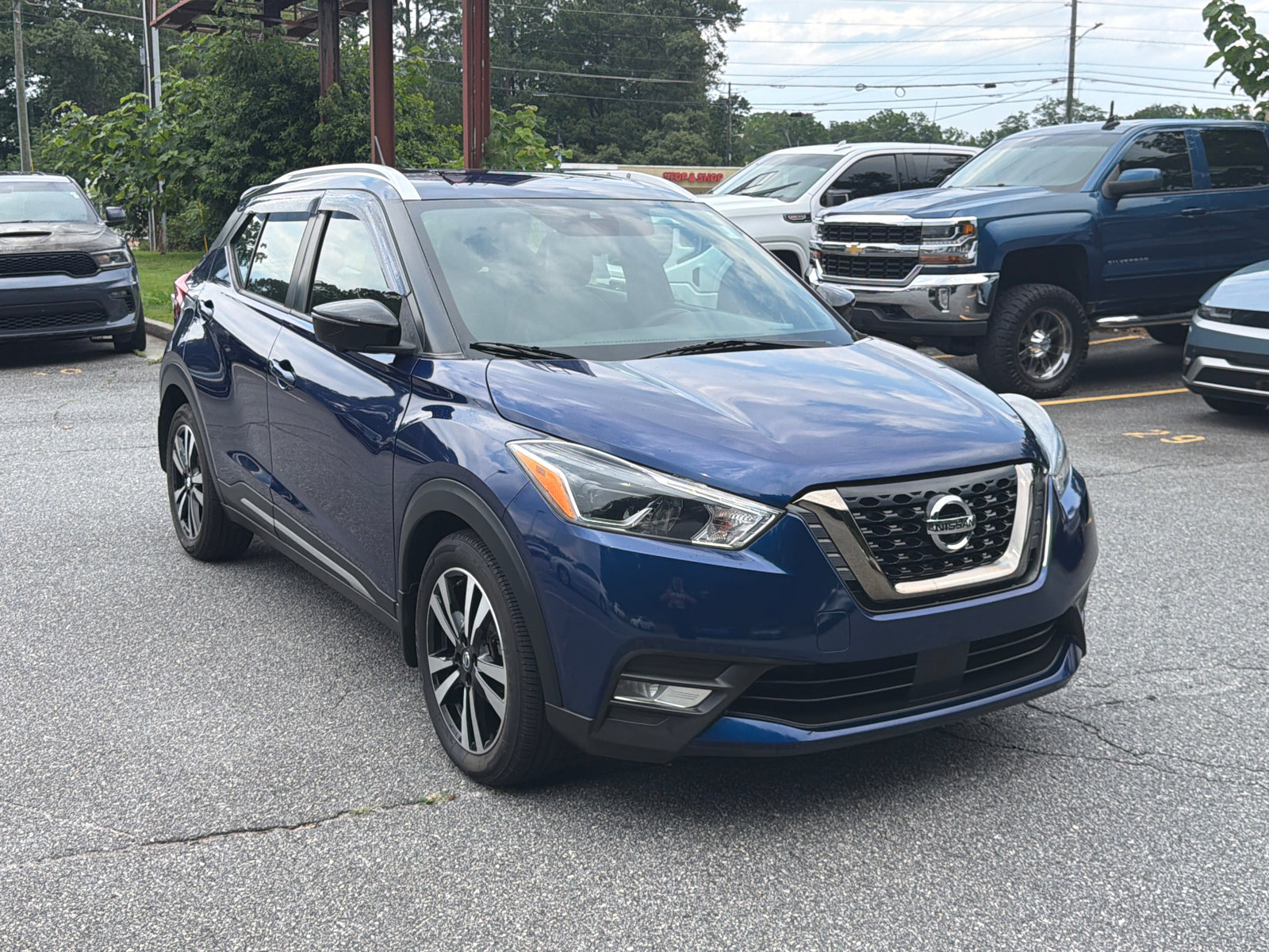 Used 2020 Nissan Kicks SR w/ SR Premium Package FWD image 3