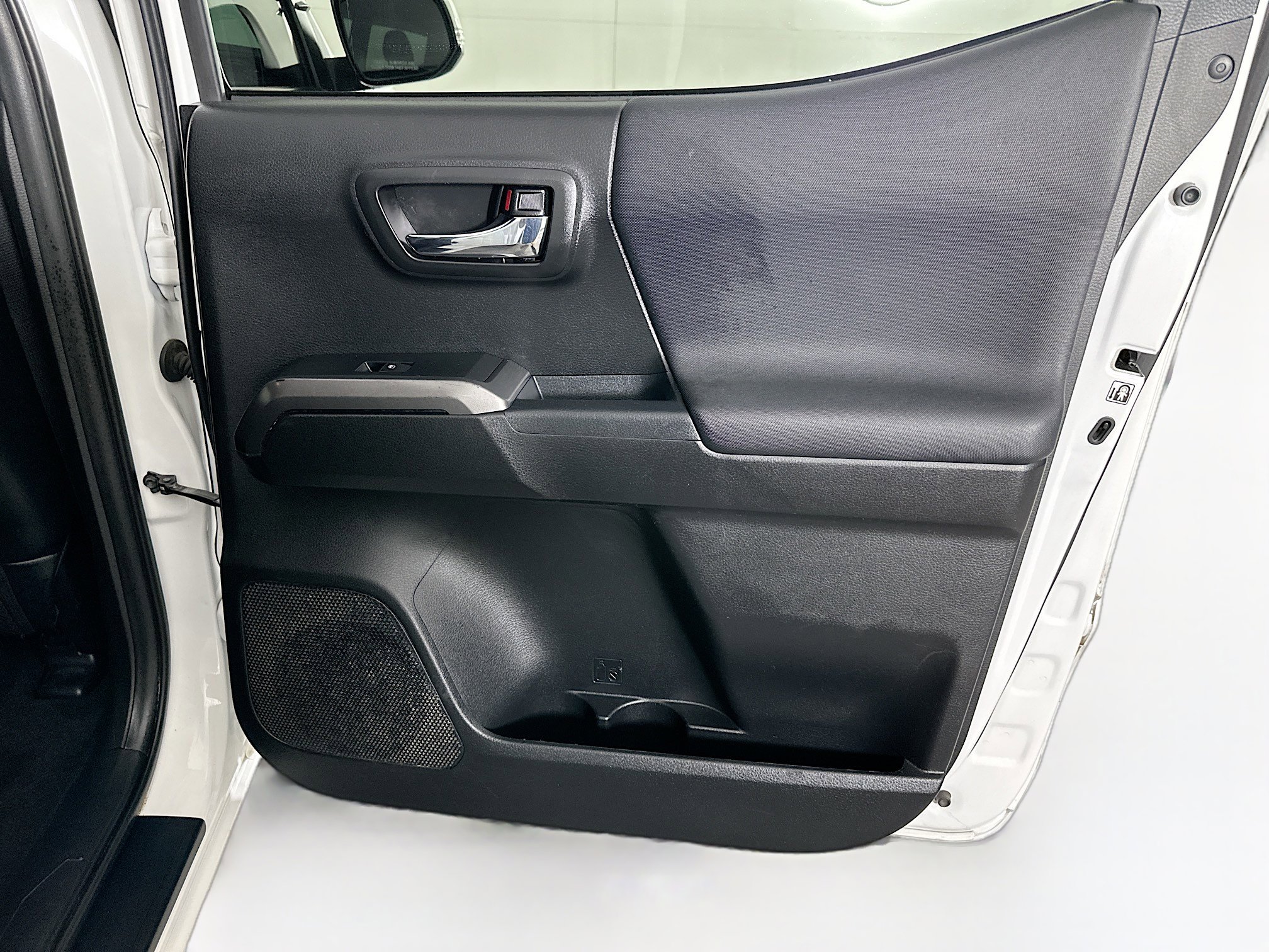 Used 2019 Toyota Tacoma TRD Sport AWD/4WD image 30