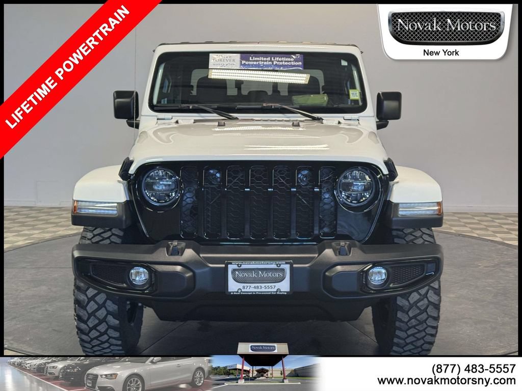 Used 2022 Jeep Gladiator Overland AWD/4WD image 2