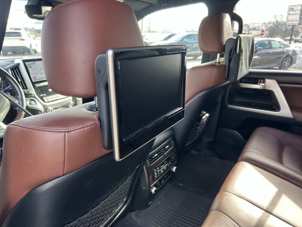 Used 2017 Toyota Land Cruiser image 17