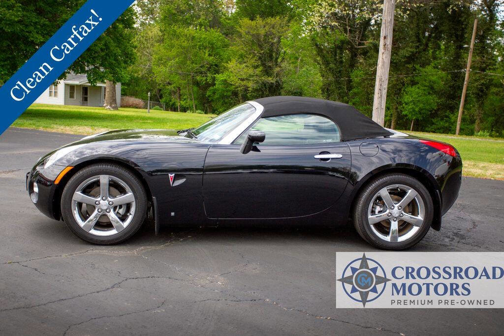 Used 2006 Pontiac Solstice Convertible w/ Premium Package RWD image 2