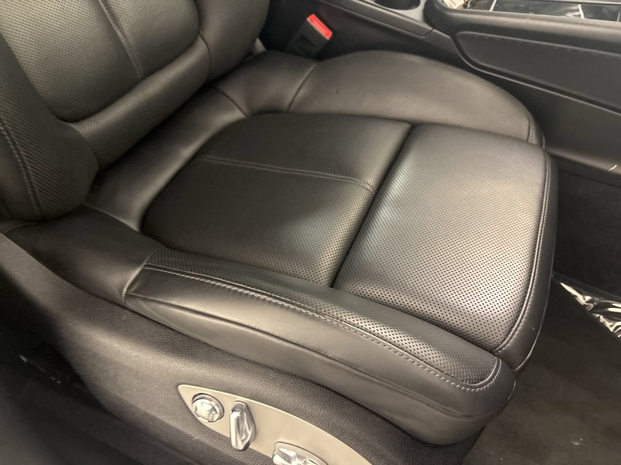 Used 2022 Porsche Macan AWD/4WD image 29