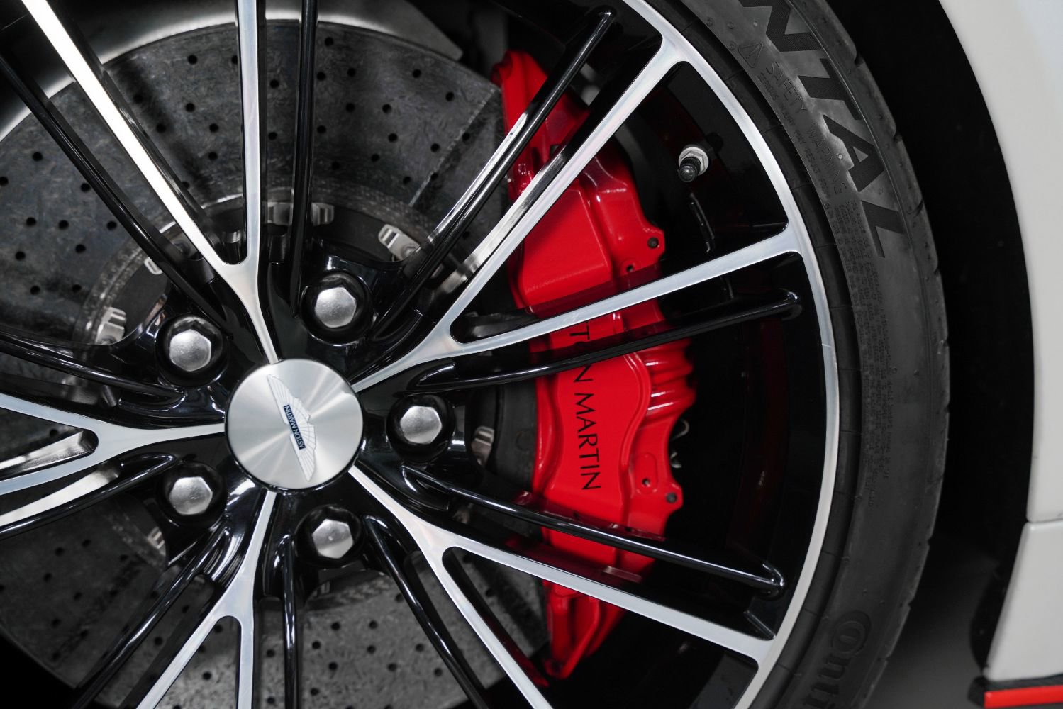 Used 2014 Aston Martin Vanquish Coupe image 18