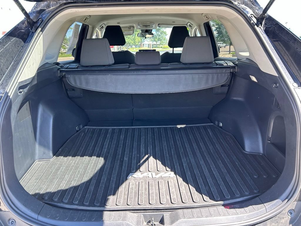 Used 2025 Toyota RAV4 XLE AWD/4WD image 28