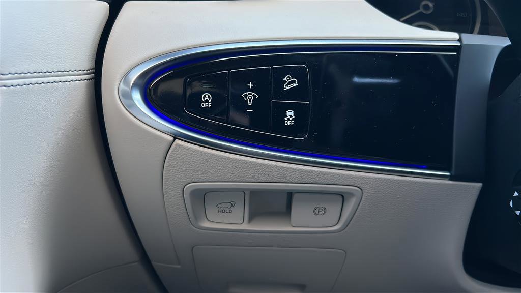 Used 2025 Genesis GV70 3.5T Sport w/ Sport Advanced Package AWD/4WD image 17