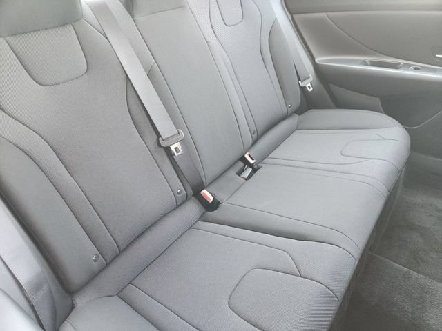 Certified 2023 Hyundai Elantra SE FWD image 19