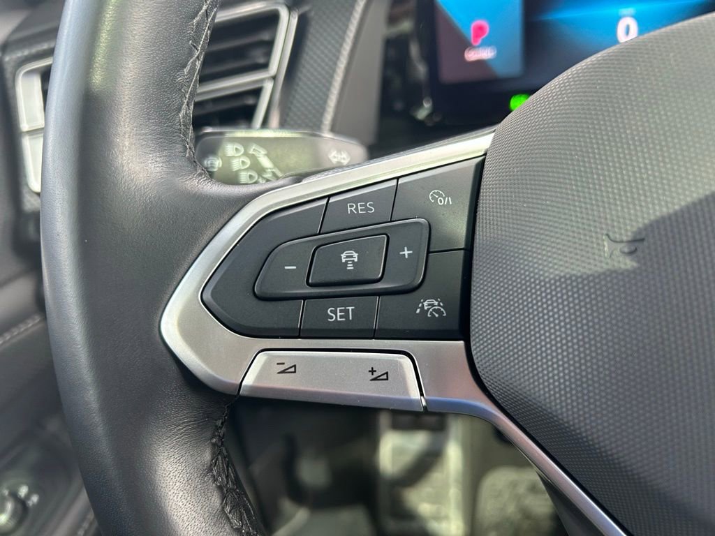 Used 2025 Volkswagen Atlas Cross Sport SEL Premium R-Line image 17