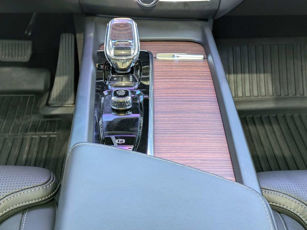 Used 2023 Volvo XC60 B5 Ultimate w/ Climate Package image 23