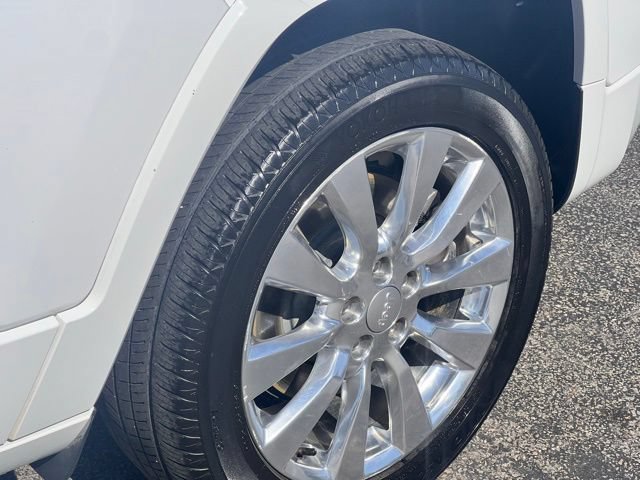 Used 2017 Jeep Cherokee Overland w/ Technology Group FWD image 39