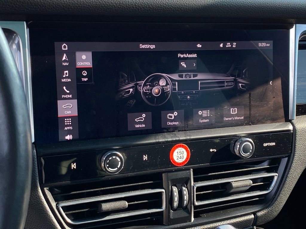 Used 2022 Porsche Macan AWD/4WD image 17