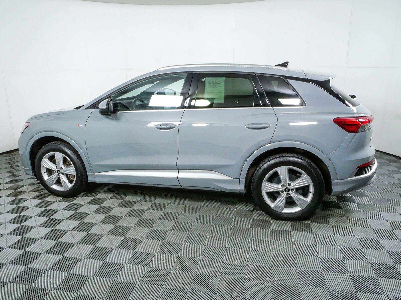 Used 2023 Audi Q4 e-tron Prestige AWD/4WD image 30