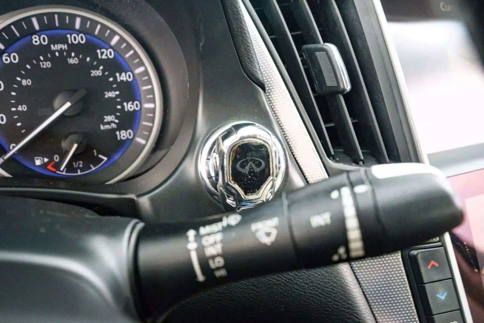 Used 2015 INFINITI Q50 w/ Moonroof Package image 21