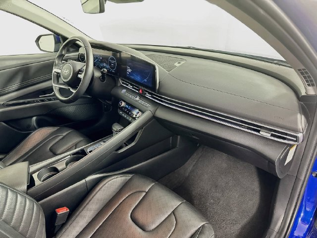Used 2025 Hyundai Elantra Limited FWD image 32