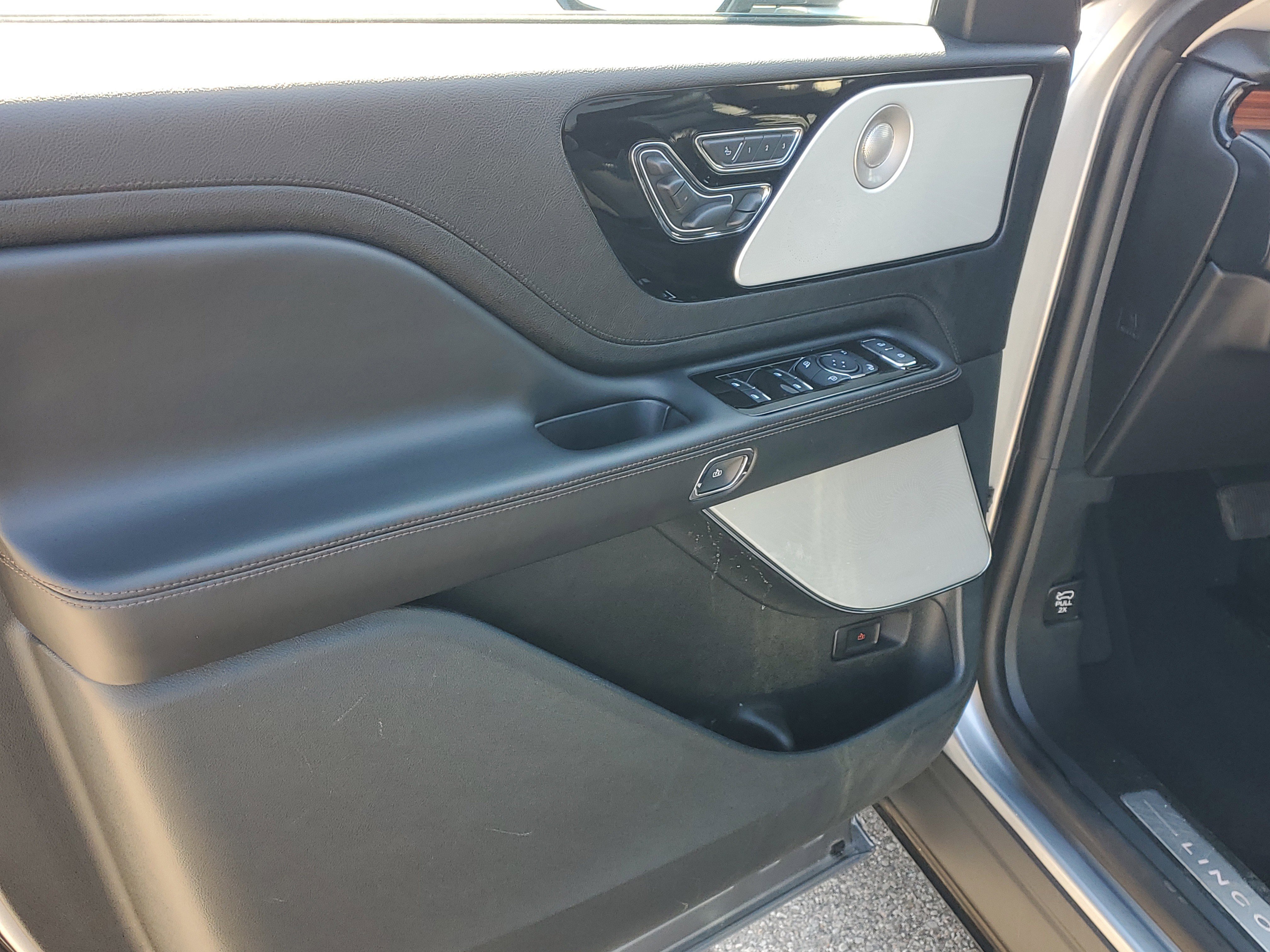 Used 2024 Lincoln Aviator Reserve w/ Equipment Group 201A AWD/4WD image 10