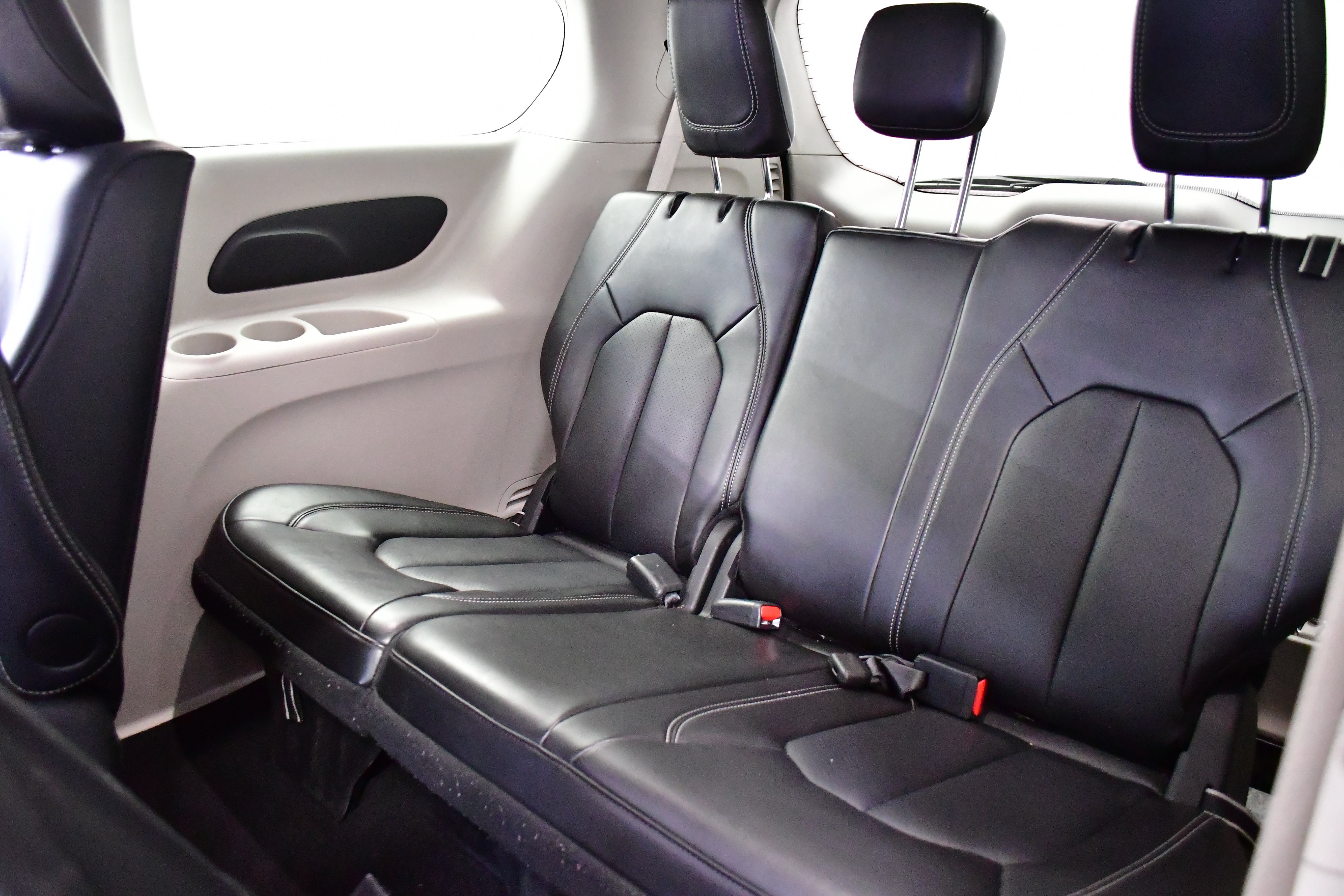 Used 2024 Chrysler Pacifica Touring-L FWD image 13
