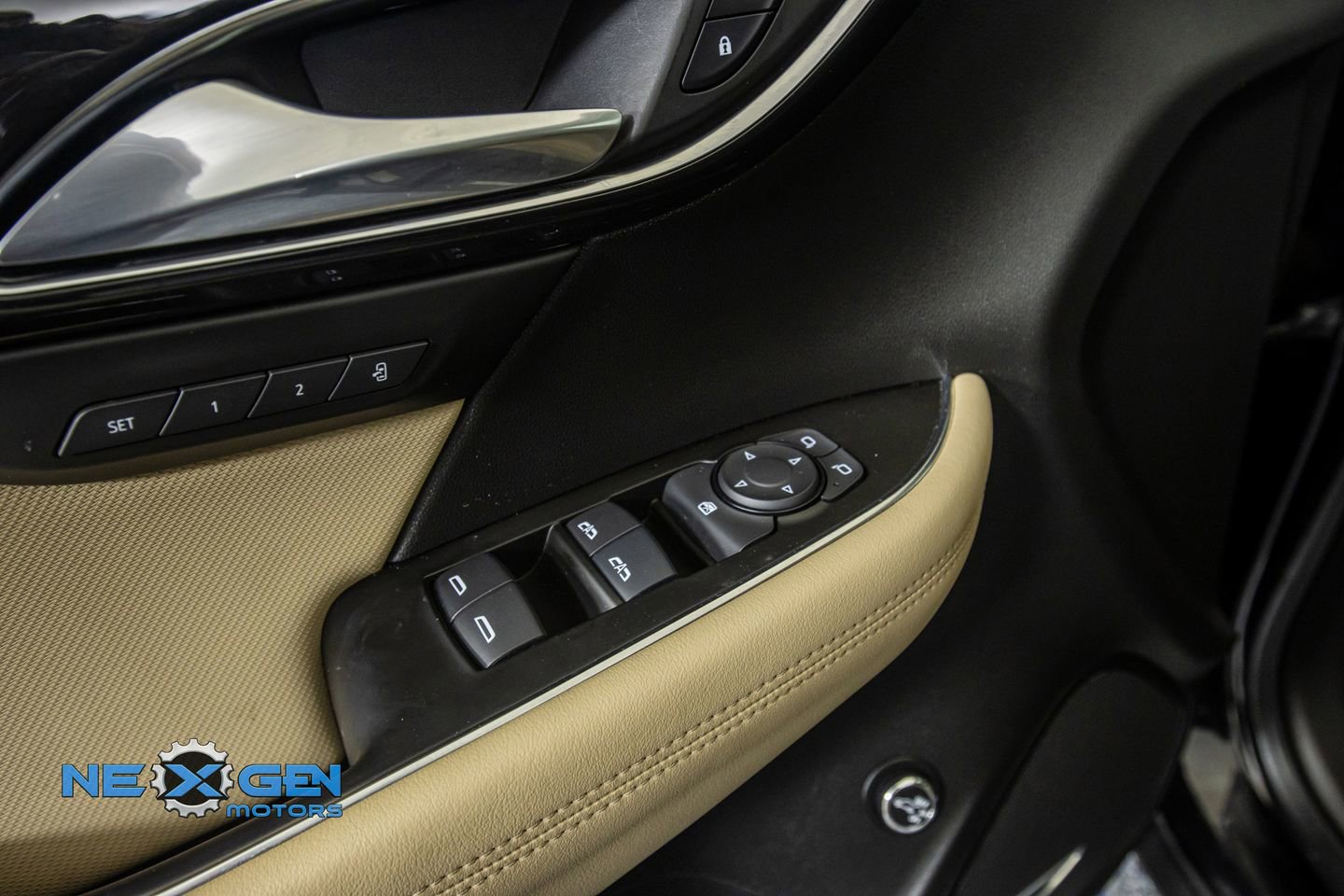 Used 2025 Buick Envision Preferred AWD/4WD image 12