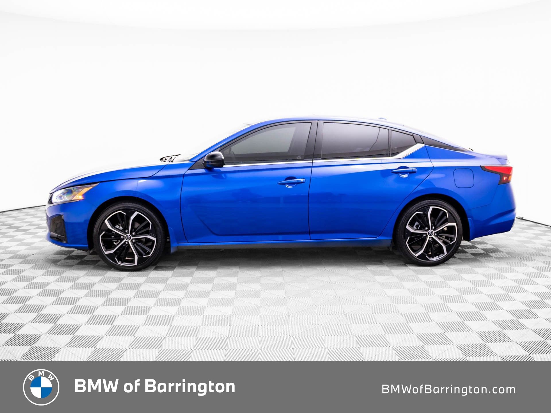 Used 2025 Nissan Altima 2.5 SR w/ SR Premium Package image 2