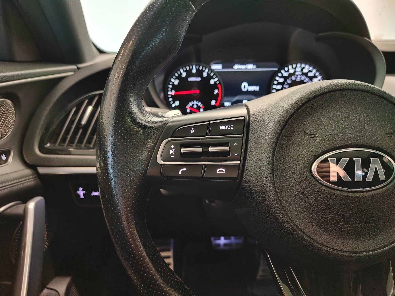 Used 2018 Kia Stinger GT2 RWD image 23