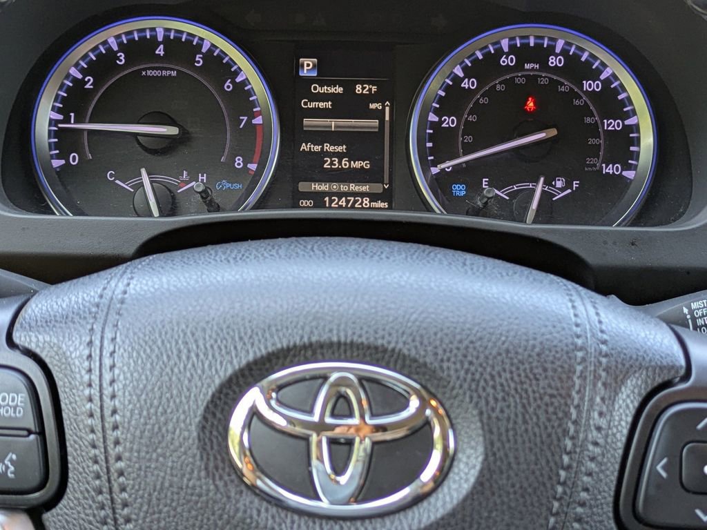 Used 2019 Toyota Highlander XLE FWD image 29