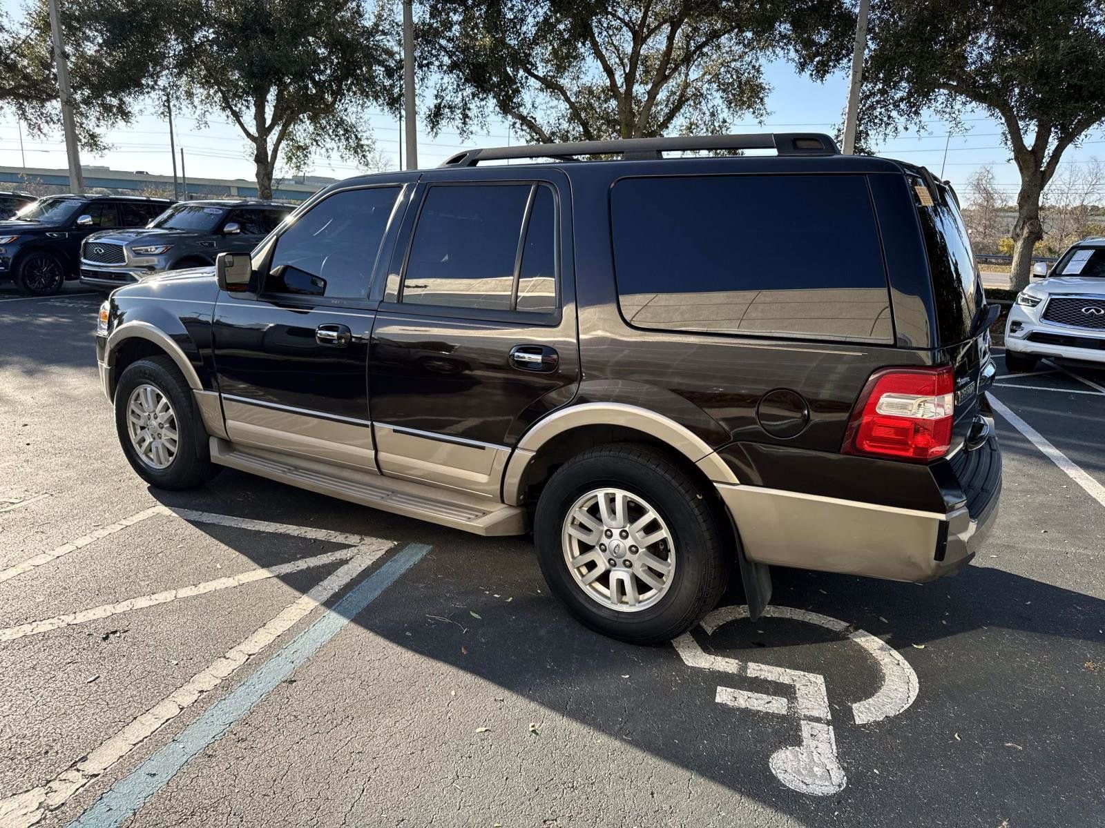 Used 2013 Ford Expedition XLT image 4
