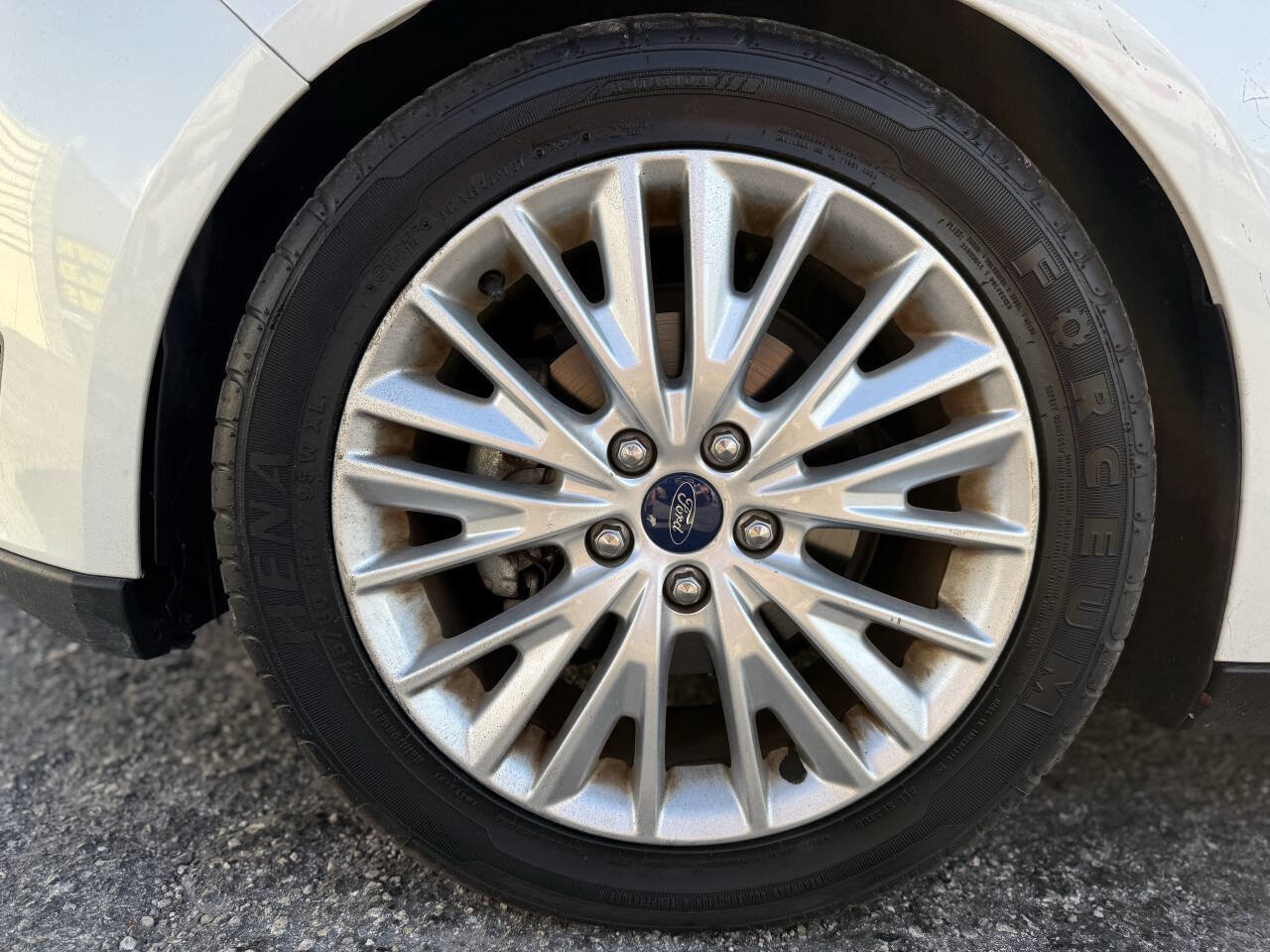 Used 2015 Ford Focus Titanium FWD image 27