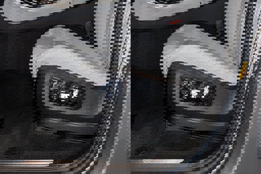 New 2026 BMW X5 xDrive50e w/ Climate Comfort Package image 16