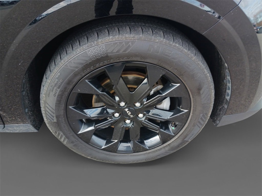 Used 2024 Kia Carnival SX image 16