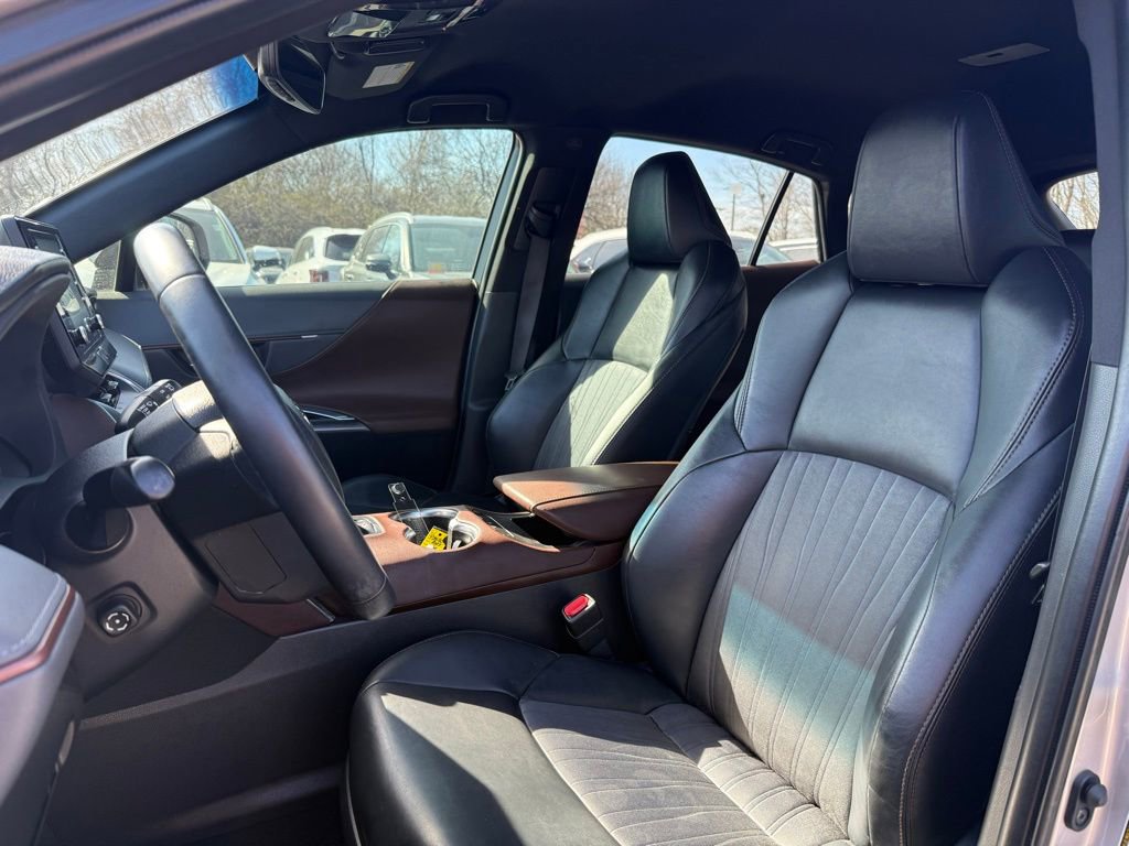 Used 2021 Toyota Venza XLE image 9