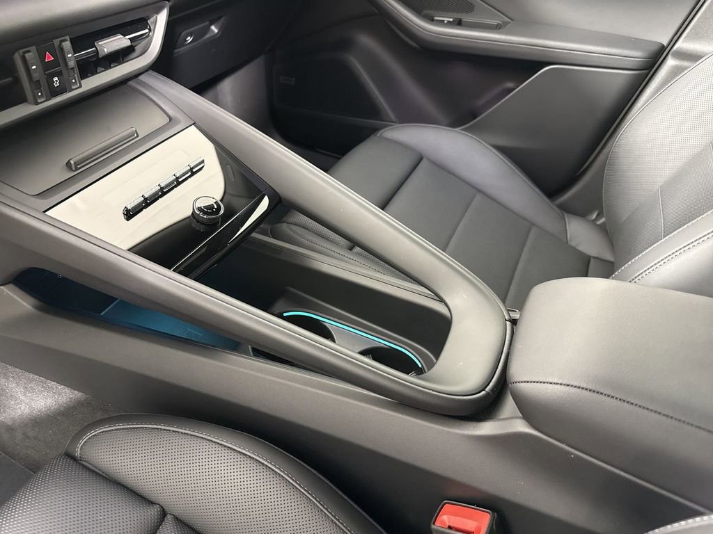 Certified 2025 Porsche Macan 4 Electric image 32