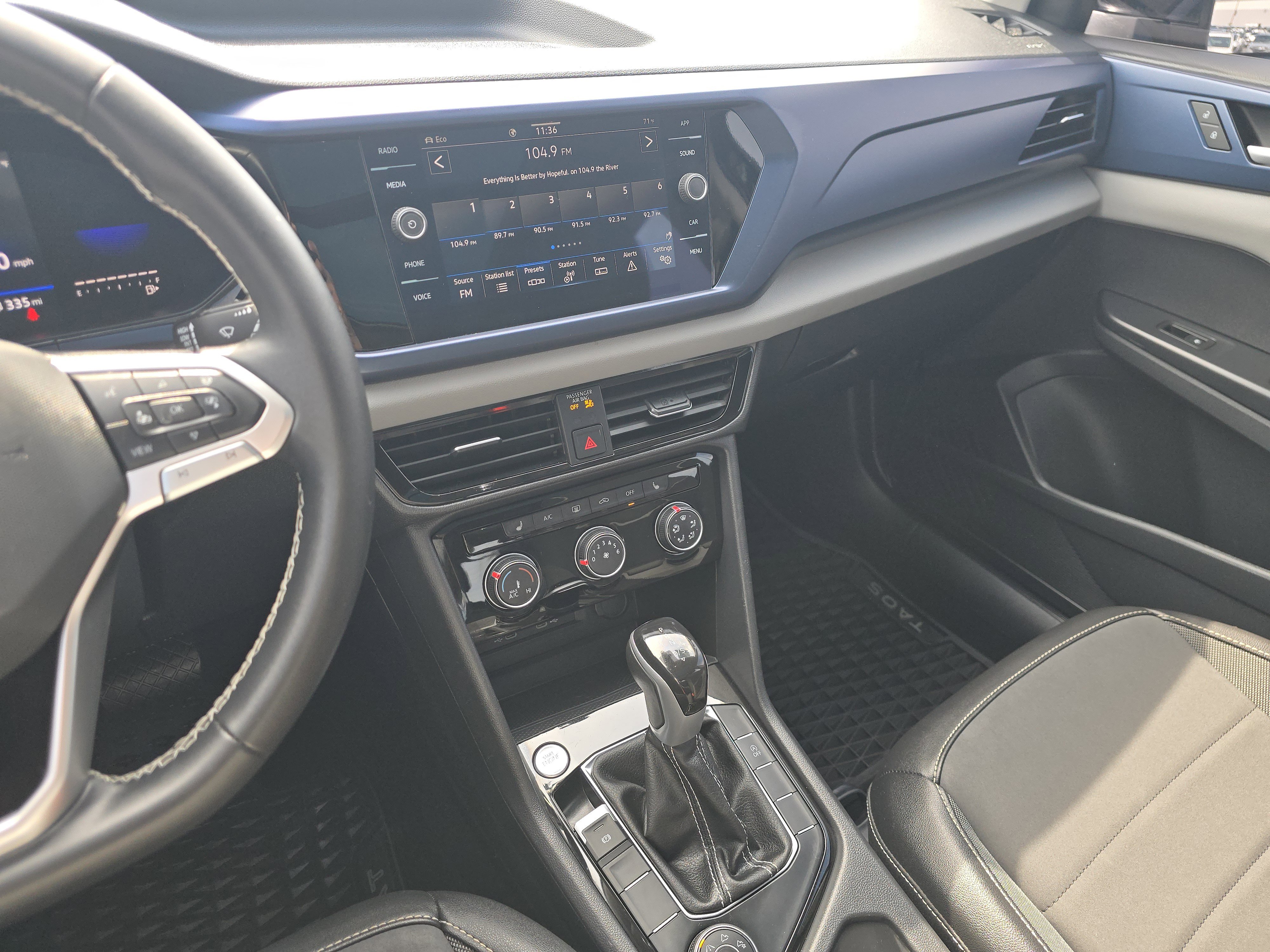 Certified 2023 Volkswagen Taos SE w/ Panoramic Sunroof Package image 24