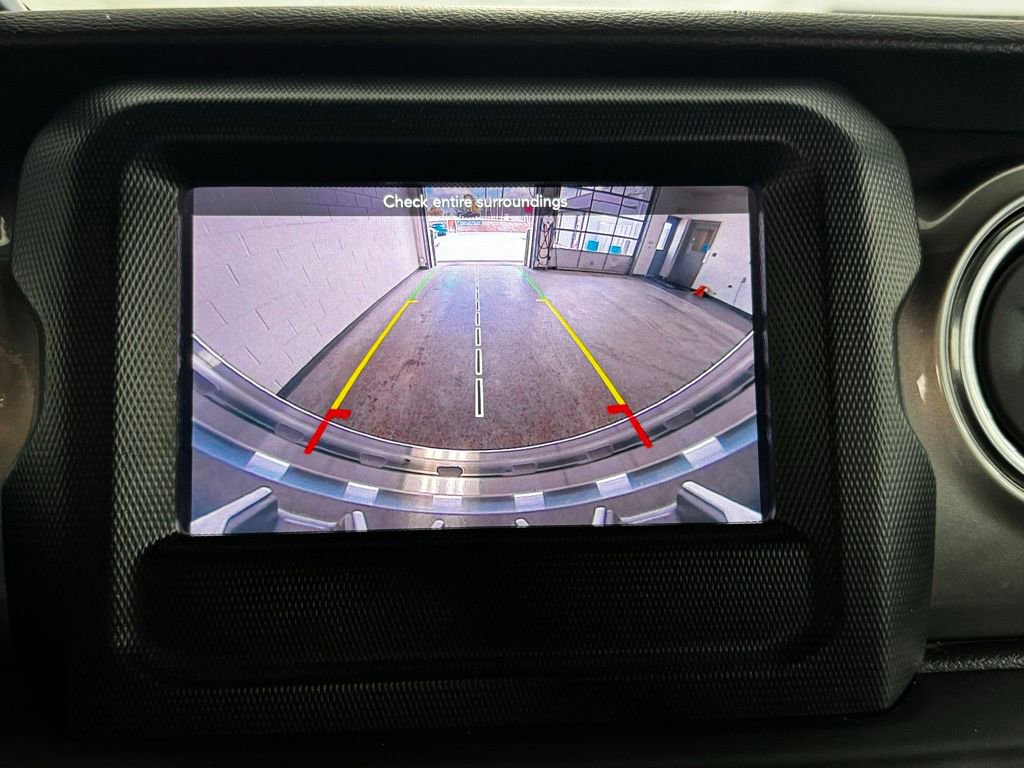 Used 2018 Jeep Wrangler Unlimited Sahara w/ Cold Weather Group image 16