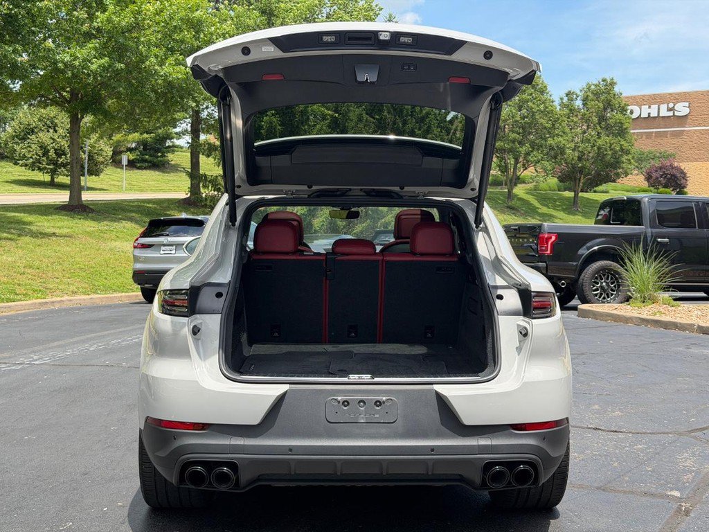 Used 2023 Porsche Cayenne Platinum Edition AWD/4WD image 4