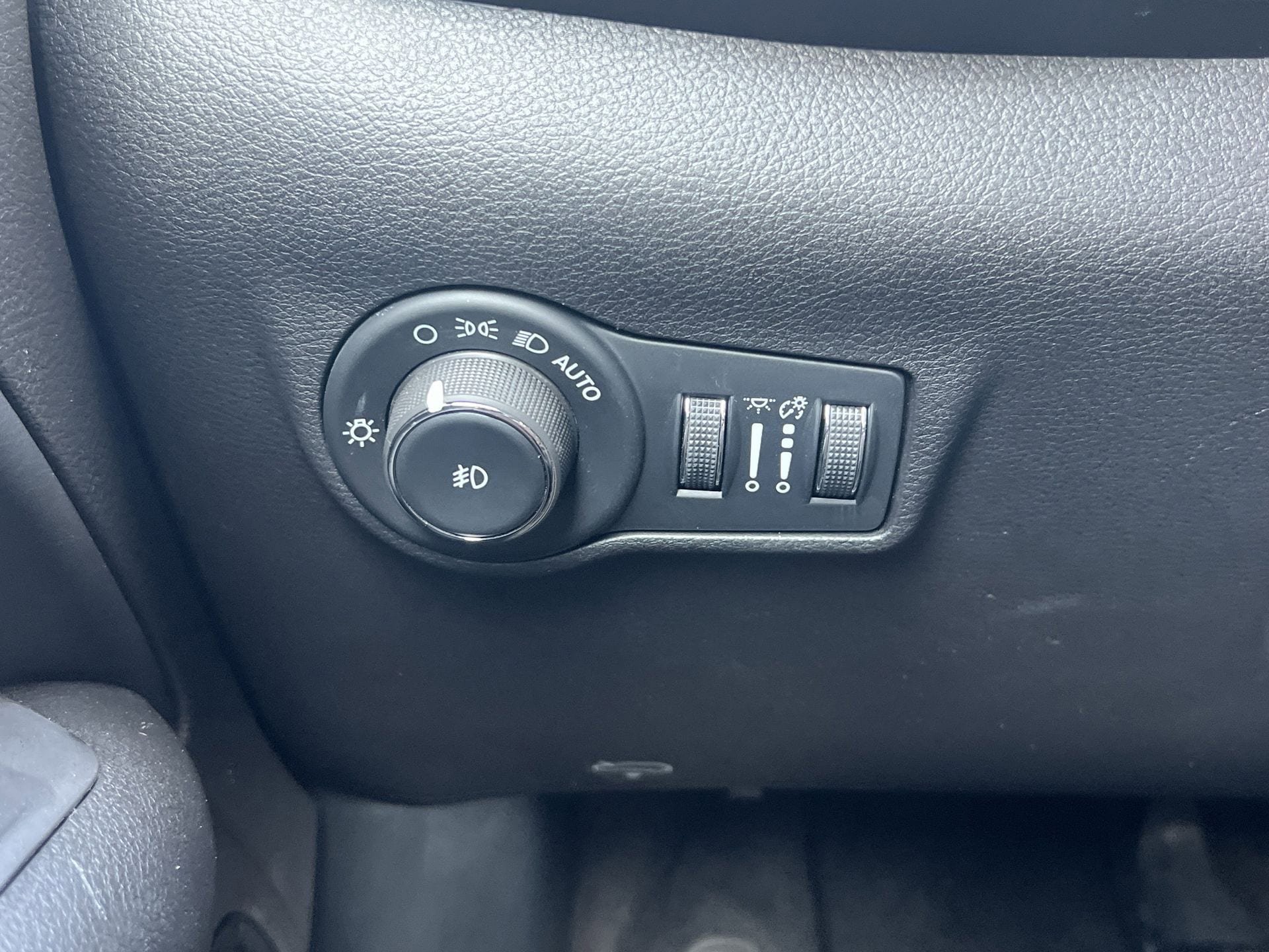 Used 2025 Jeep Compass Trailhawk image 11