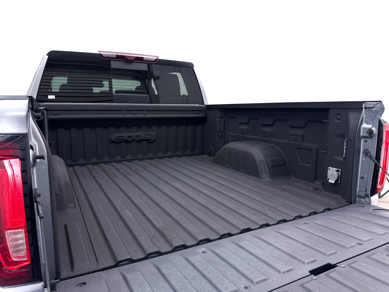 Used 2023 GMC Sierra 1500 AT4 w/ AT4 Premium Package AWD/4WD image 14