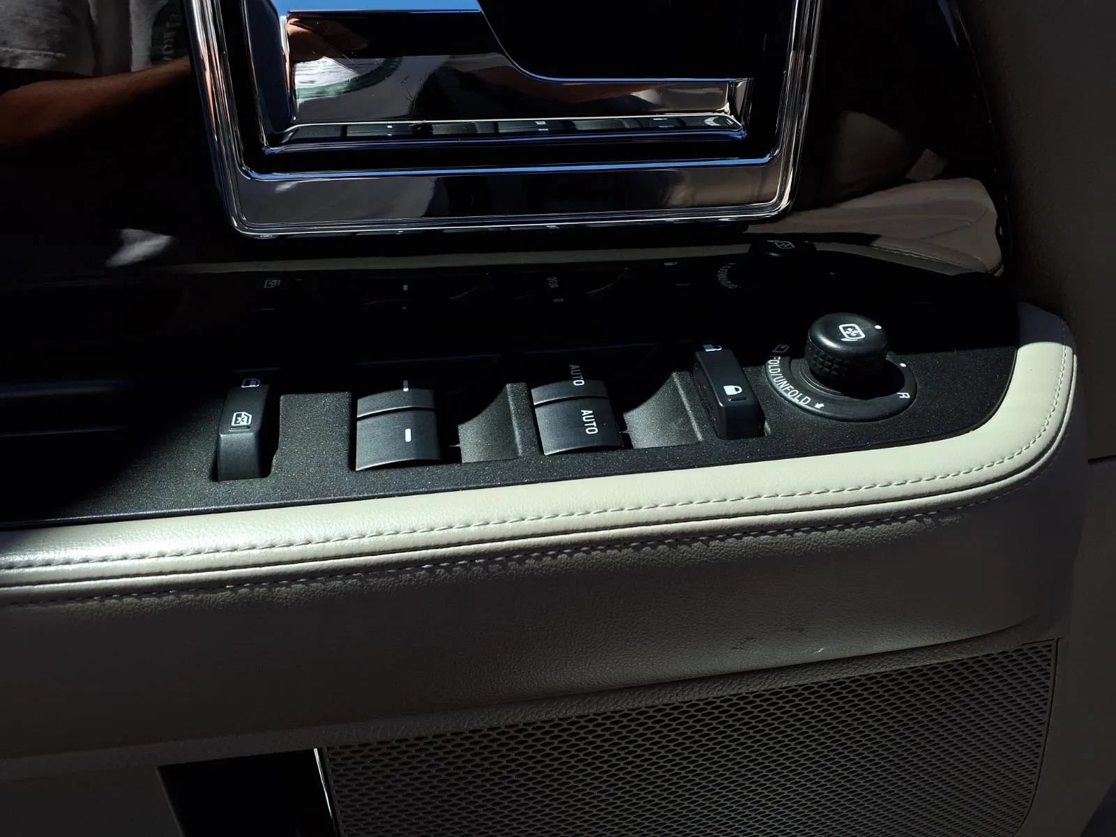 Used 2015 Lincoln Navigator 2WD image 15