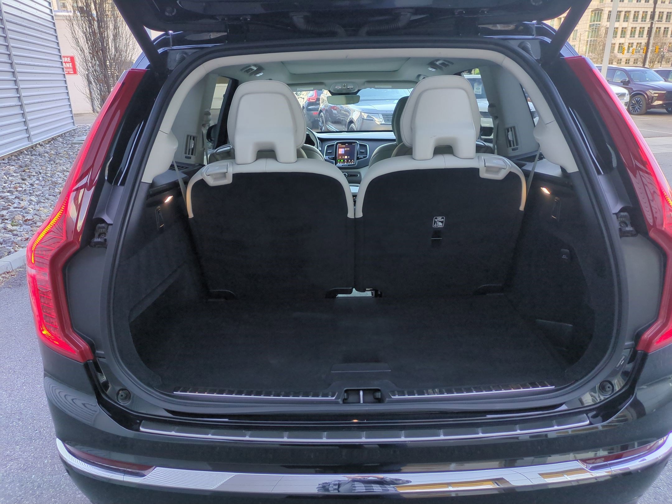 Used 2023 Volvo XC90 B6 Plus image 30