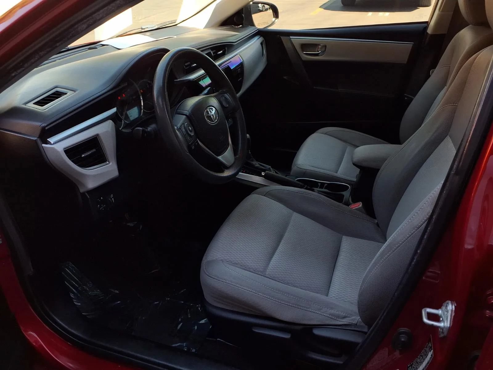 Used 2016 Toyota Corolla LE FWD image 7