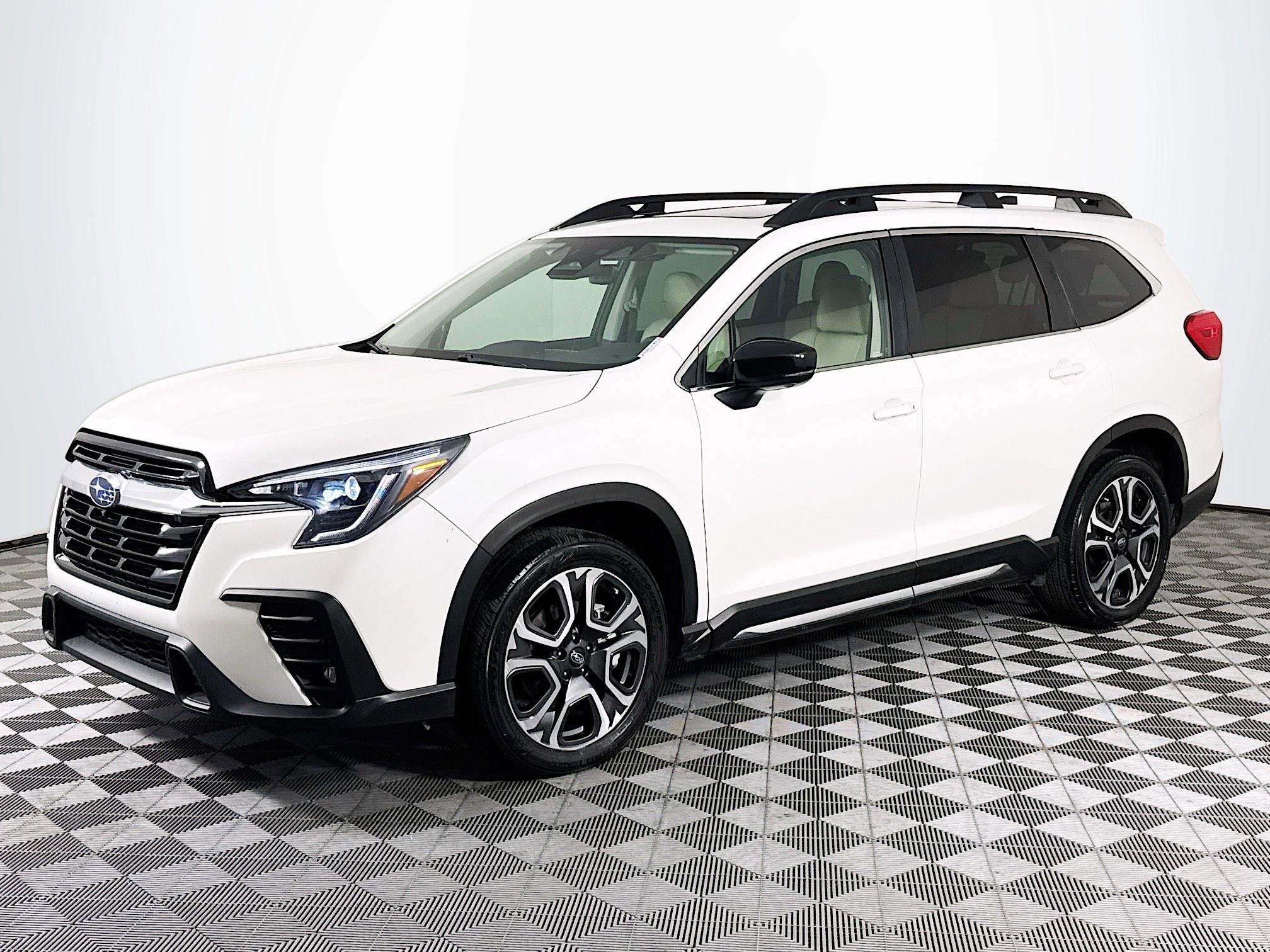 Used 2024 Subaru Ascent Limited w/ Technology Package AWD/4WD image 4