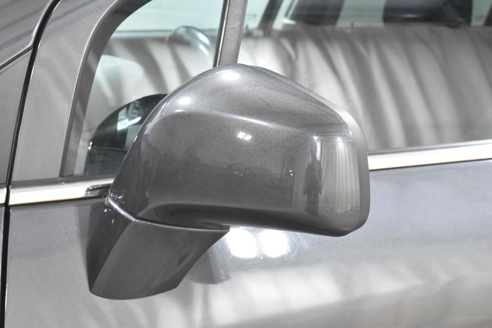 Used 2020 Chevrolet Trax LT FWD image 32
