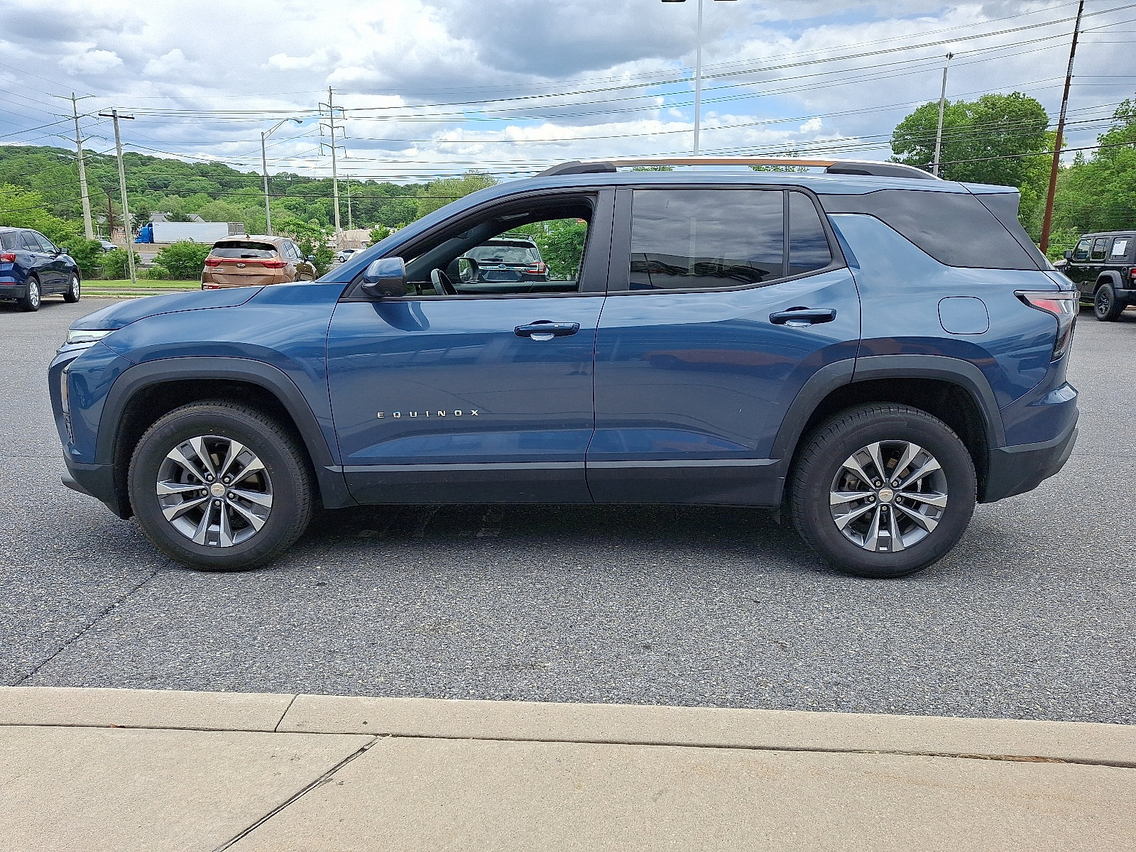Certified 2025 Chevrolet Equinox LT w/ Convenience Package II AWD/4WD image 4
