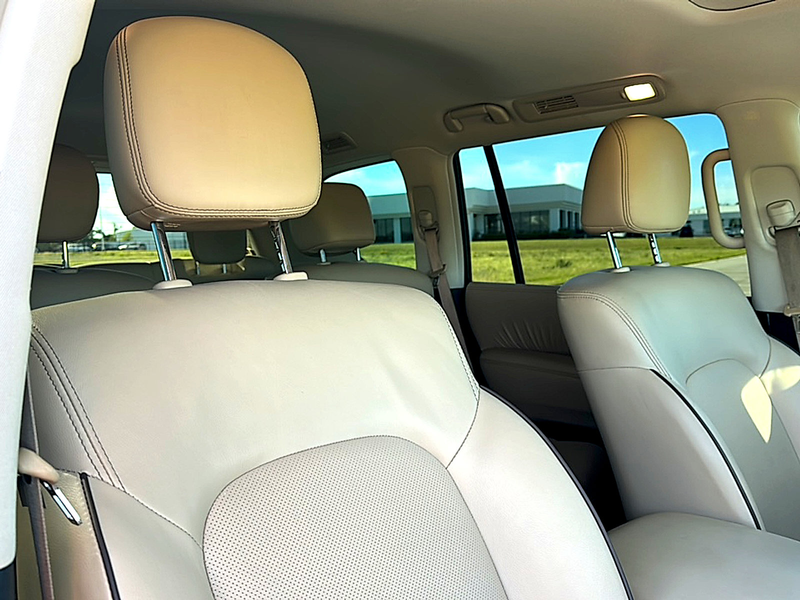 Used 2023 Nissan Armada SL w/ Captain's Chairs Package image 26