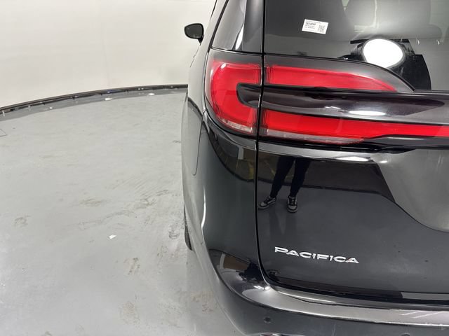 Used 2025 Chrysler Pacifica Select FWD image 30