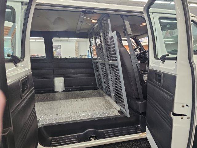 Used 2001 Dodge B2500 Passenger RWD image 20