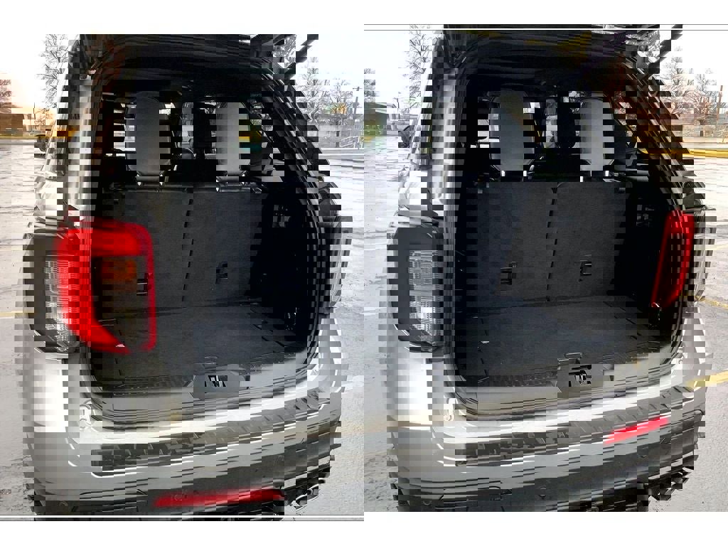 Used 2024 Ford Explorer ST w/ Equipment Group 401A image 11