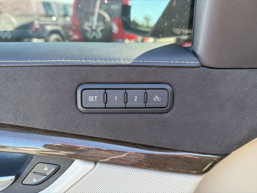 Used 2018 Cadillac Escalade Premium Luxury AWD/4WD image 40